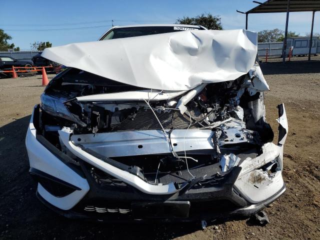 4T1G11AK0PU085387 - 2023 TOYOTA CAMRY SE NIGHT SHADE WHITE photo 5