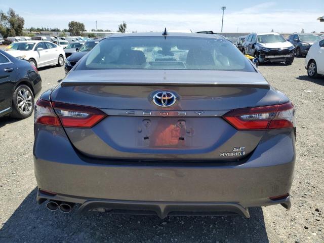 4T1G31AK3MU031314 - 2021 TOYOTA CAMRY SE GRAY photo 6