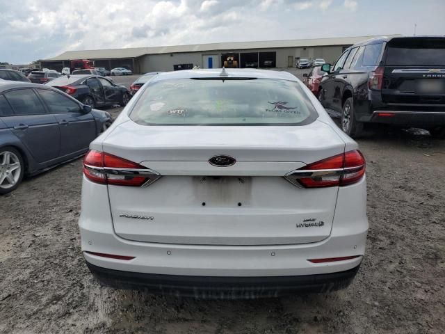 3FA6P0LU3KR240155 - 2019 FORD FUSION SE WHITE photo 6