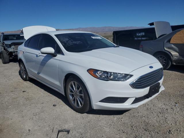 3FA6P0H73HR399138 - 2017 FORD FUSION SE WHITE photo 4