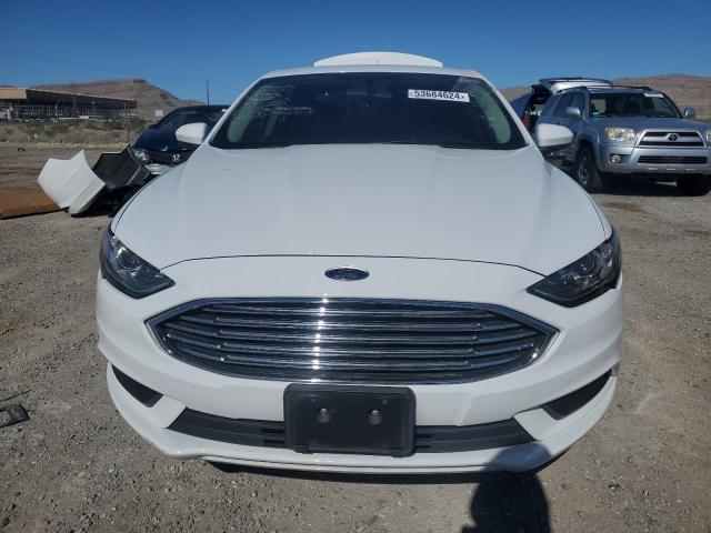 3FA6P0H73HR399138 - 2017 FORD FUSION SE WHITE photo 5