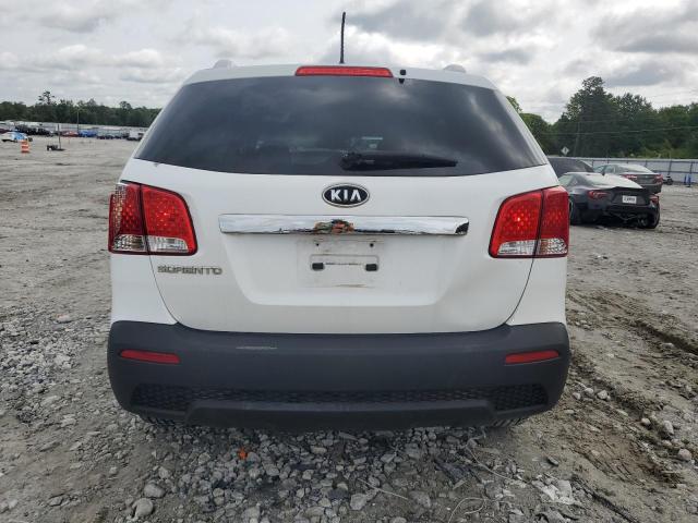 5XYKTDA28BG074108 - 2011 KIA SORENTO BASE WHITE photo 6