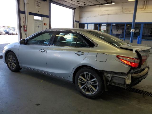 4T1BF1FK0HU688796 - 2017 TOYOTA CAMRY SE LE 银色 照片 2