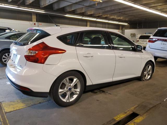 1FADP3K28EL166470 - 2014 FORD FOCUS SE WHITE photo 3