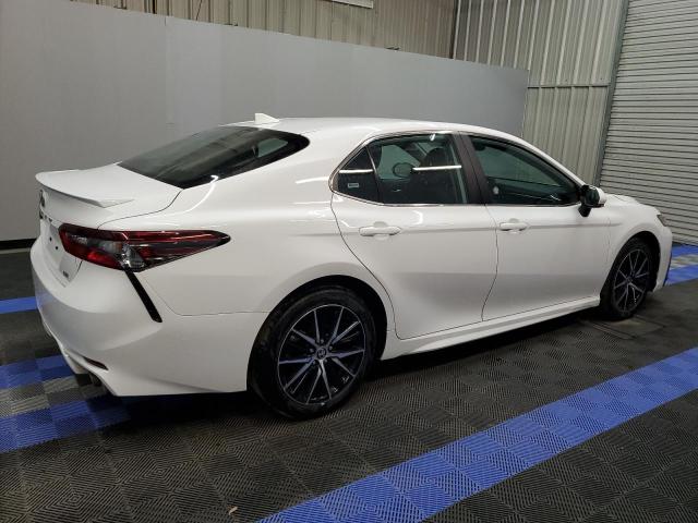 4T1G11AKXRU861172 - 2024 TOYOTA CAMRY SE NIGHT SHADE WHITE photo 3