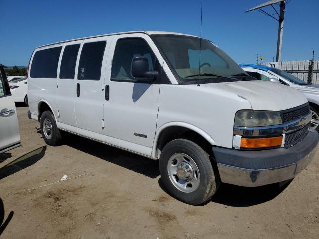 1GAGG25UX41243356 - 2004 CHEVROLET EXPRESS G2 WHITE photo 4