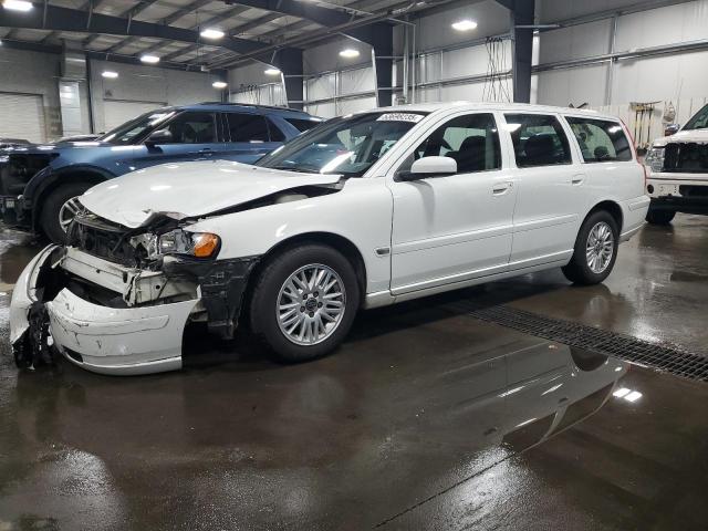 2005 VOLVO V70, 