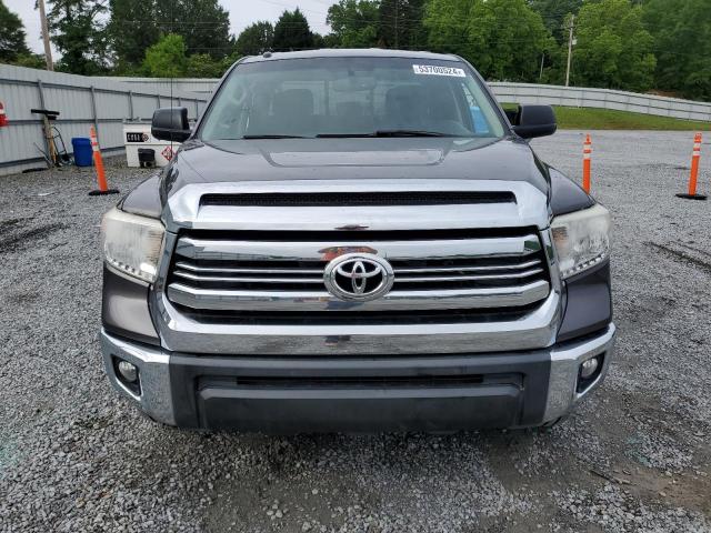 5TFRW5F16HX227196 - 2017 TOYOTA TUNDRA DOUBLE CAB SR/SR5 GRAY photo 5