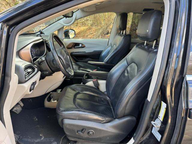 2C4RC1BG8HR794164 - 2017 CHRYSLER PACIFICA TOURING L BLACK photo 11