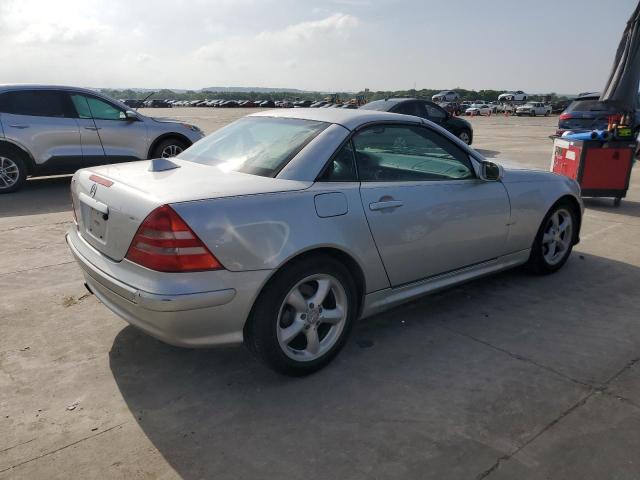 WDBKK65FX2F266935 - 2002 MERCEDES-BENZ SLK 320 SILVER photo 3