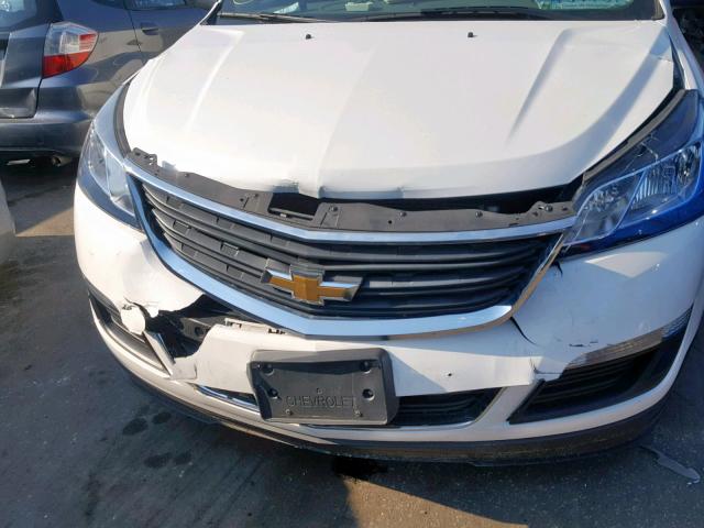 1GNKRFKD6FJ219640 - 2015 CHEVROLET TRAVERSE LS WHITE photo 9