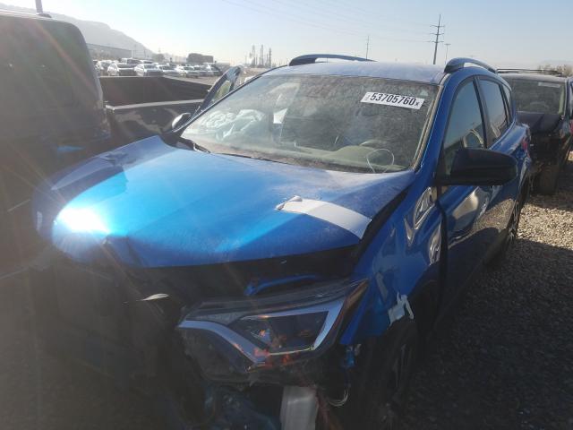 JTMZFREV9JJ176538 - 2018 TOYOTA RAV4 LE BLUE photo 2