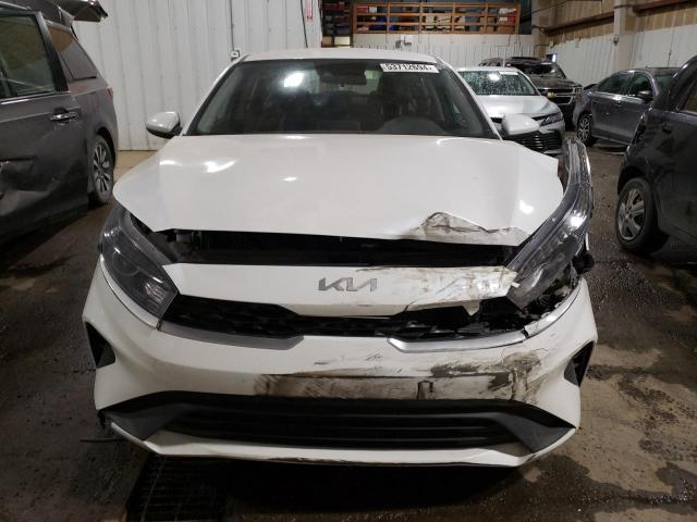 3KPF24AD9NE482124 - 2022 KIA FORTE FE WHITE photo 5