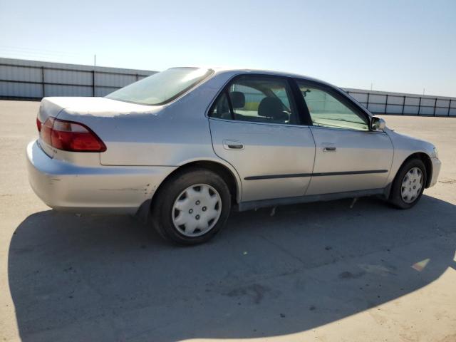 1HGCG5648WA100657 - 1998 HONDA ACCORD LX SILVER photo 3