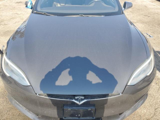 5YJSA1E11GF158498 - 2016 TESLA MODEL S GRAY photo 11