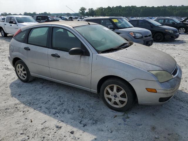 3FAFP37N95R115492 - 2005 FORD FOCUS ZX5 SILVER photo 4