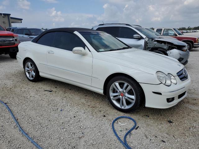 WDBTK56F48F249411 - 2008 MERCEDES-BENZ CLK 350 WHITE photo 4