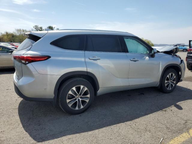 5TDHZRBHXLS031953 - 2020 TOYOTA HIGHLANDER XLE 银色 照片 3