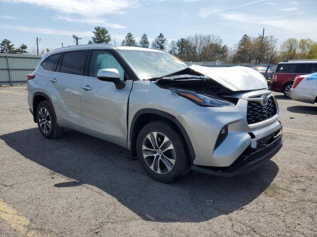 5TDHZRBHXLS031953 - 2020 TOYOTA HIGHLANDER XLE 银色 照片 4