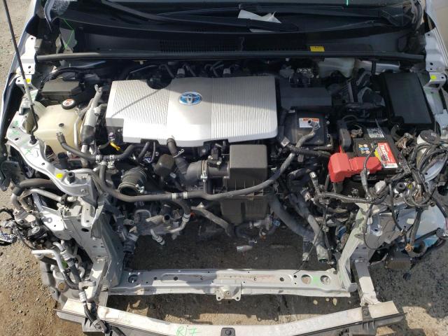 JTDKARFP1H3047403 - 2017 TOYOTA PRIUS PRIM SILVER photo 11
