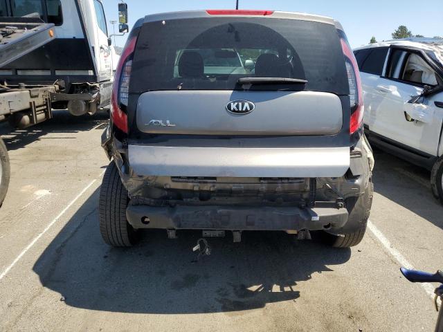 KNDJN2A29G7318086 - 2016 KIA SOUL GRAY photo 6