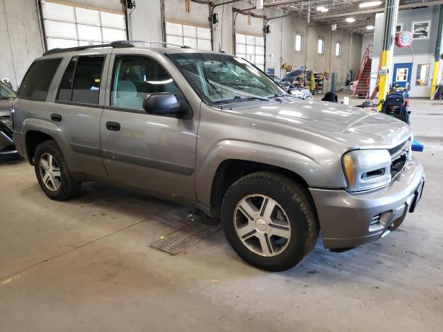 1GNDT13SX52261750 - 2005 CHEVROLET TRAILBLAZE LS SILVER photo 4