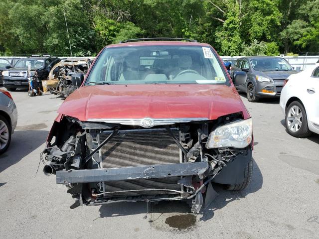 2A4RR4DE2AR153197 - 2010 CHRYSLER TOWN & COU LX RED photo 5