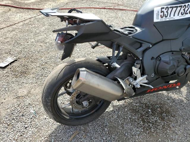 JH2SC7704HK000282 - 2017 HONDA CBR1000 RR BLACK photo 4