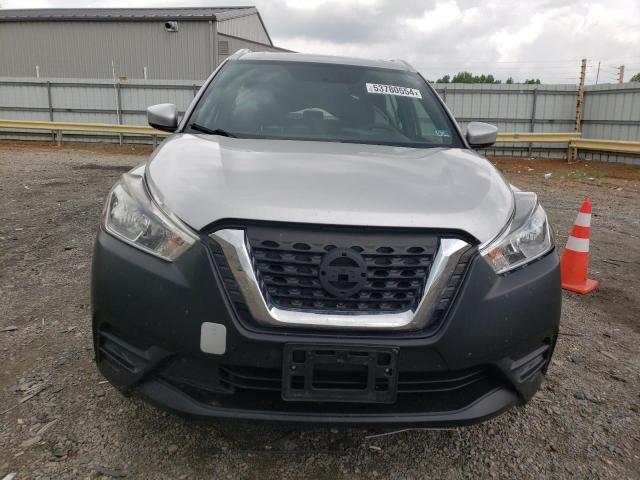 3N1CP5CU0JL517908 - 2018 NISSAN KICKS S SILVER photo 5