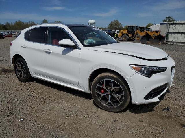 ZASPAKBN1M7D17256 - 2021 ALFA ROMEO STELVIO TI WHITE photo 4