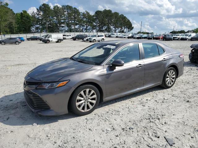 4T1B11HK7JU525418 - 2018 TOYOTA CAMRY L GRAY photo 1