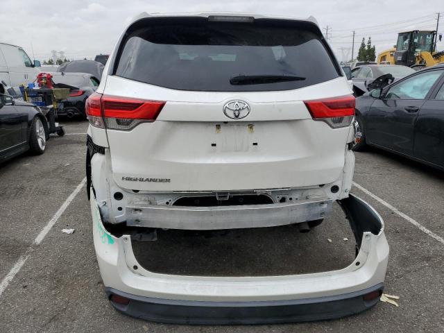 5TDZARFH1JS038065 - 2018 TOYOTA HIGHLANDER LE WHITE photo 6