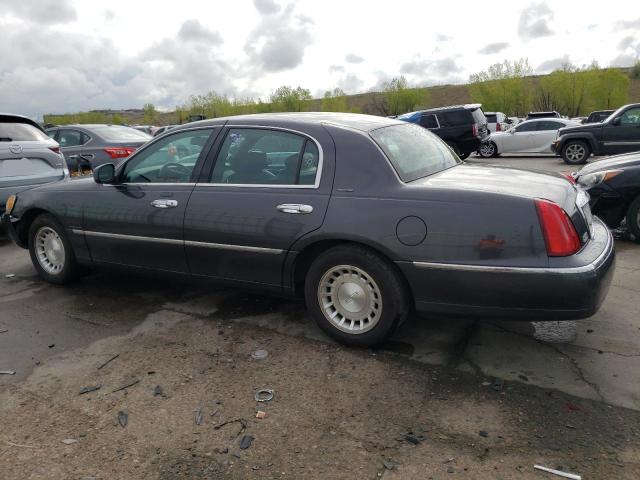 1LNHM81W61Y629043 - 2001 LINCOLN TOWN CAR EXECUTIVE GRAY photo 2