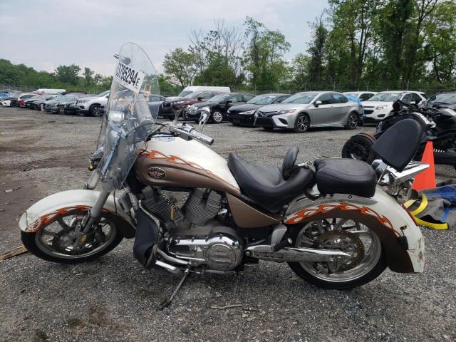 5VPCB26D163000403 - 2006 VICTORY MOTORCYCLES KINGPIN თეთრი ფოტო 3