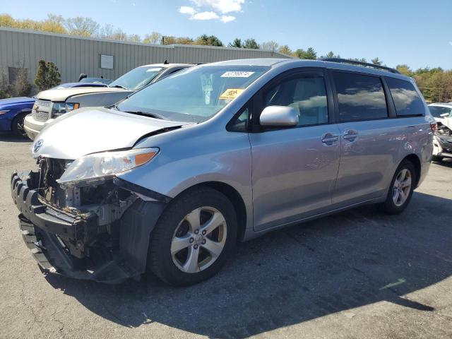 2017 TOYOTA SIENNA LE, 