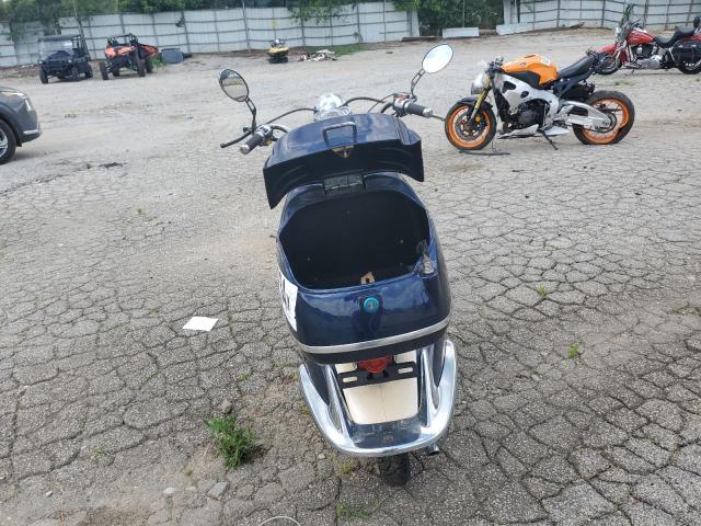 LB5TBCPF3MZ500039 - 2021 AMIG SCOOTER BLUE photo 4