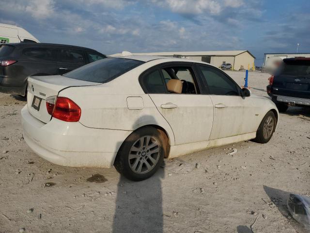 WBAVA33537KX72824 - 2007 BMW 328 I WHITE photo 3