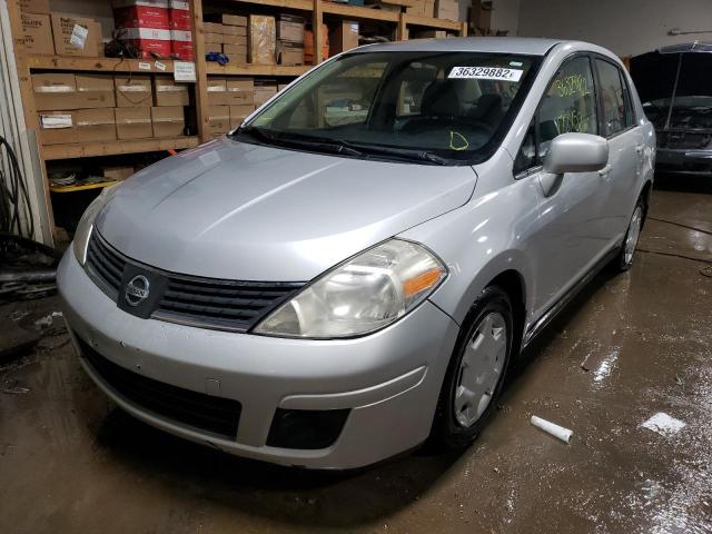 3N1BC11E28L396367 - 2008 NISSAN VERSA S SILVER photo 2