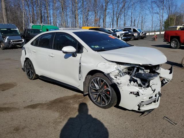 JTDM4RCE4LJ025435 - 2020 TOYOTA COROLLA SE Biały zdjęcie 4