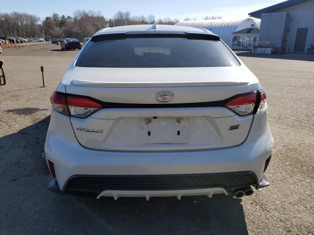JTDM4RCE4LJ025435 - 2020 TOYOTA COROLLA SE Biały zdjęcie 6