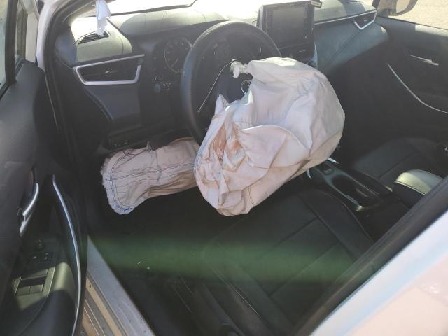 JTDM4RCE4LJ025435 - 2020 TOYOTA COROLLA SE Biały zdjęcie 8