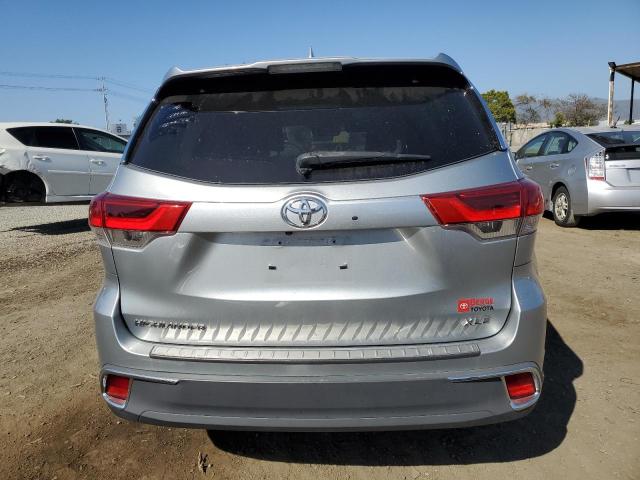 5TDKZRFH9HS526099 - 2017 TOYOTA HIGHLANDER SE SILVER photo 6