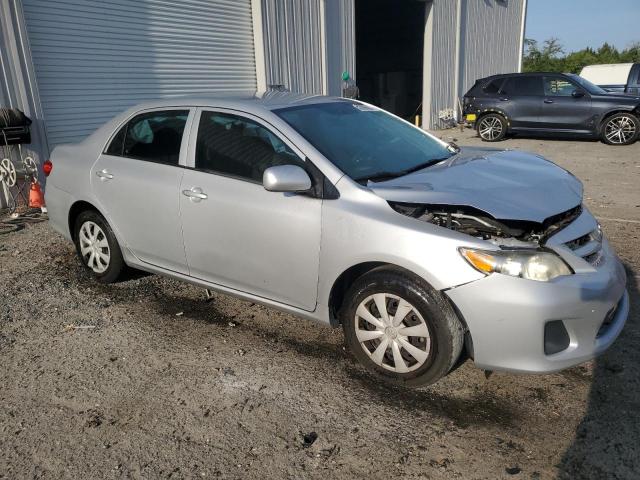 2T1BU4EE7DC928313 - 2013 TOYOTA COROLLA BASE SILVER photo 4