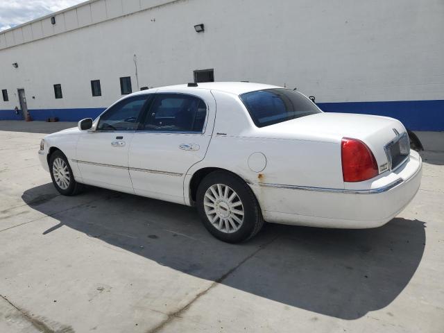 1LNHM81W33Y687937 - 2003 LINCOLN TOWN CAR EXECUTIVE WHITE photo 2