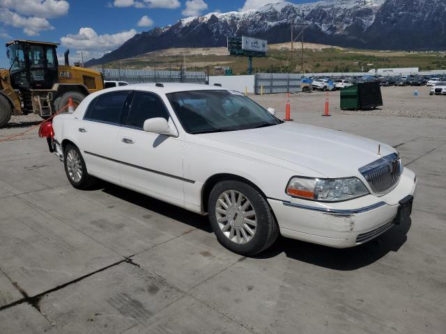 1LNHM81W33Y687937 - 2003 LINCOLN TOWN CAR EXECUTIVE WHITE photo 4