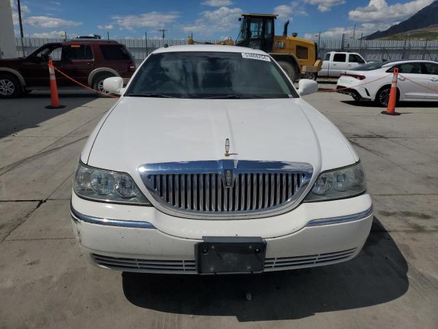 1LNHM81W33Y687937 - 2003 LINCOLN TOWN CAR EXECUTIVE WHITE photo 5