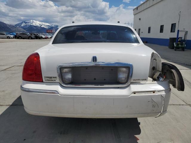 1LNHM81W33Y687937 - 2003 LINCOLN TOWN CAR EXECUTIVE WHITE photo 6