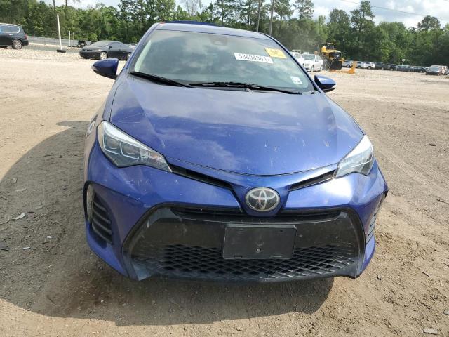 5YFBURHEXJP804136 - 2018 TOYOTA COROLLA L BLUE photo 5