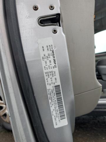 2V4RW4D16AR360645 - 2010 VOLKSWAGEN ROUTAN S GRAY photo 13