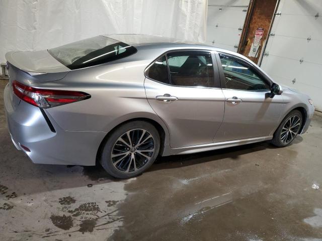 4T1B11HKXJU031439 - 2018 TOYOTA CAMRY L SILVER photo 3